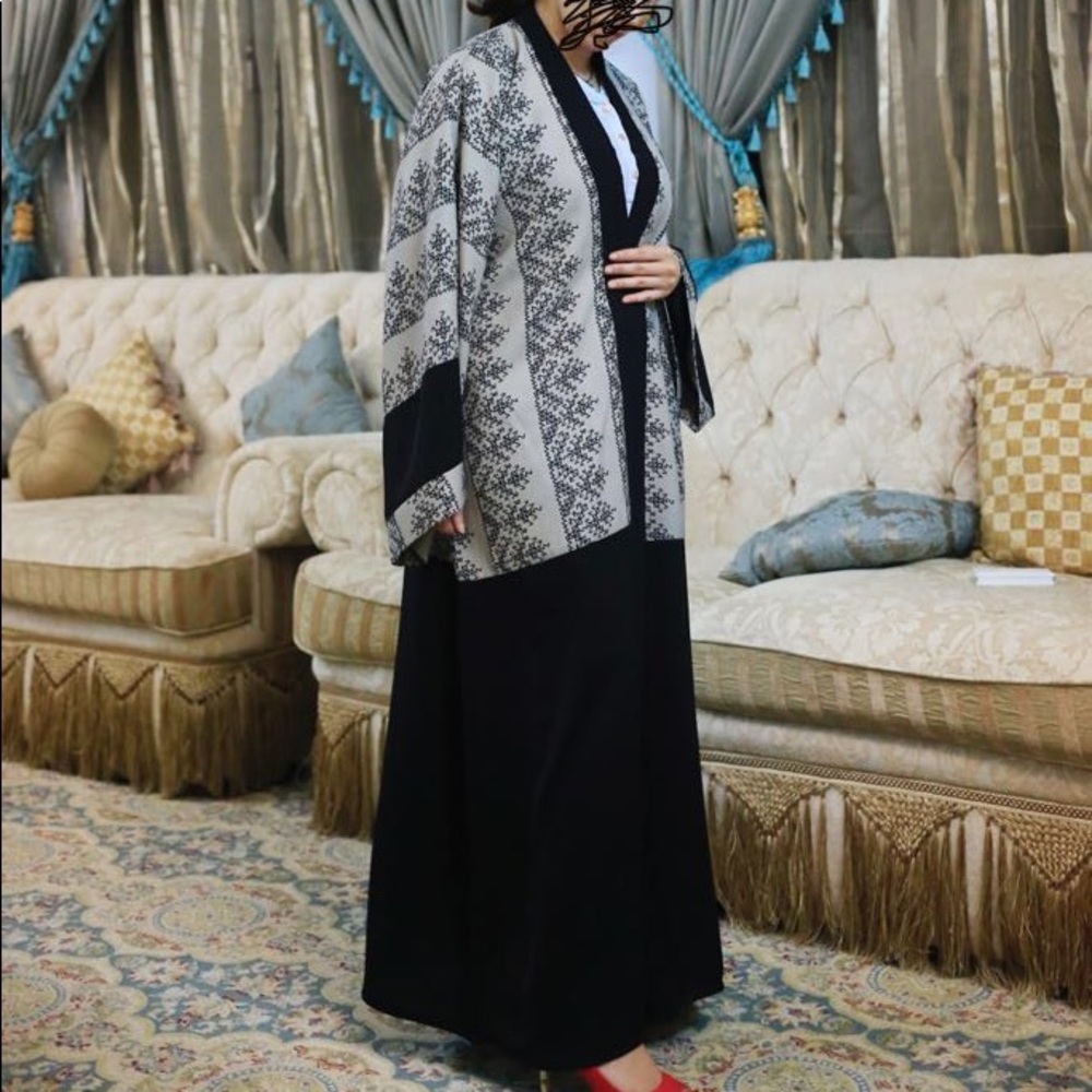 Light gray and black Abaya